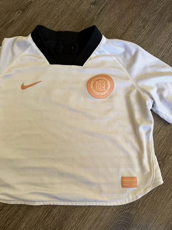 Nike Black Tee with White Swoosh - Picture 5 of 7